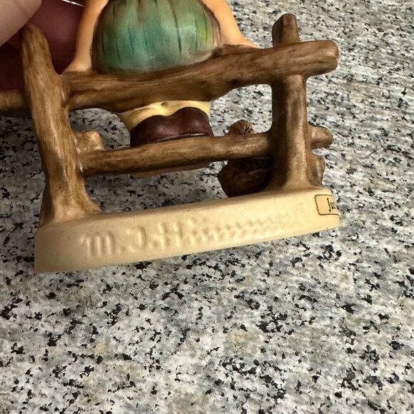 Hummel Goebel Girl “Just Resting” Porcelain Figurine Circa 1960 Vintage TMK 4 - Picture 9 of 11